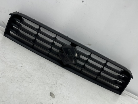 Atrapa Suzuki Splash 08-14r. grill przednia maskownica zderzaka znaczek 71741-51k00-5pk