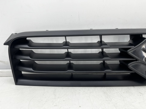 Atrapa Suzuki Splash 08-14r. grill przednia maskownica zderzaka znaczek 71741-51k00-5pk