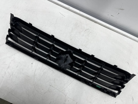 Atrapa Suzuki Splash 08-14r. grill przednia maskownica zderzaka znaczek 71741-51k00-5pk