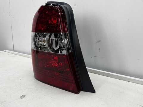 Lampa Toyota Highlander 01-04r. NOWA lewa tylna EU Oryginalna w błotnik lewy tył 81561-48090