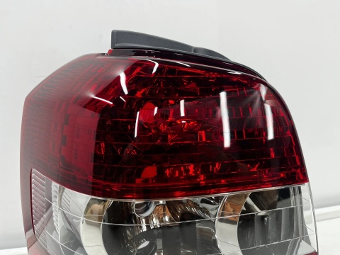 Lampa Toyota Highlander 01-04r. NOWA lewa tylna EU Oryginalna w błotnik lewy tył 81561-48090