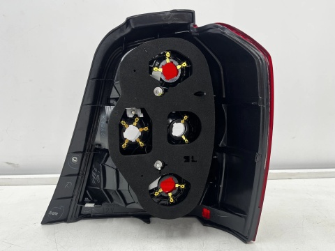 Lampa Toyota Highlander 01-04r. NOWA lewa tylna EU Oryginalna w błotnik lewy tył 81561-48090