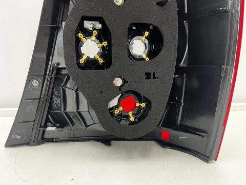Lampa Toyota Highlander 01-04r. NOWA lewa tylna EU Oryginalna w błotnik lewy tył 81561-48090