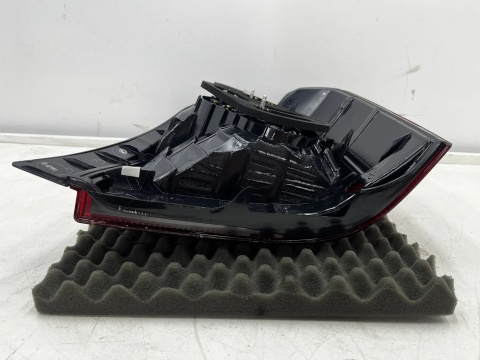 Lampa Toyota Highlander 01-04r. NOWA lewa tylna EU Oryginalna w błotnik lewy tył 81561-48090