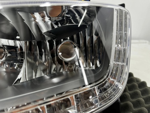 Lampa reflektor Hyundai Santa Fe 3 III 12-15r. lewy przedni halogen LED w zderzak oryginalny DRL 922012w110