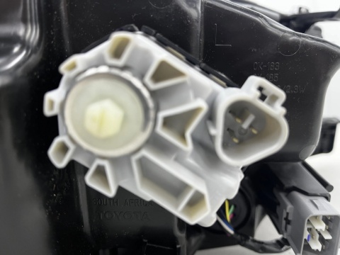 Lampa reflektor Toyota Hilux 8 VIII LIFT 20-26r. NOWA lewa przednia kompletna FULL LED Europa oryginal lewy przód 81150-0ku81