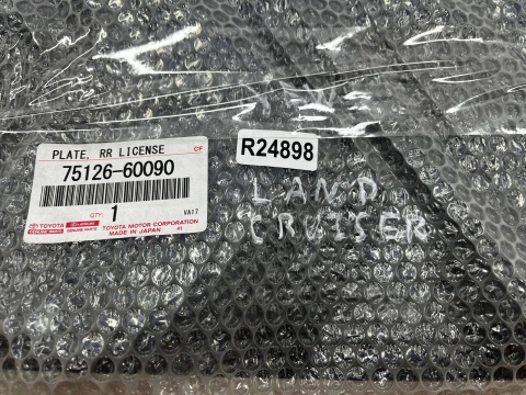 Podkładka pod tablicę zderzaka Toyota Land Cruiser J10 02-09r. TYLNA podstawa tablicy 75126-60090