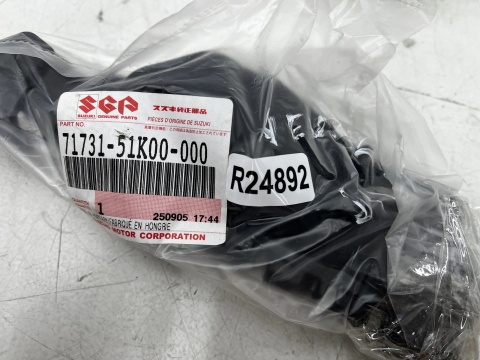 Ślizg Suzuki Splash 08-14r. NOWE prawe przednie mocowanie zderzaka wspornik 71731-51k00