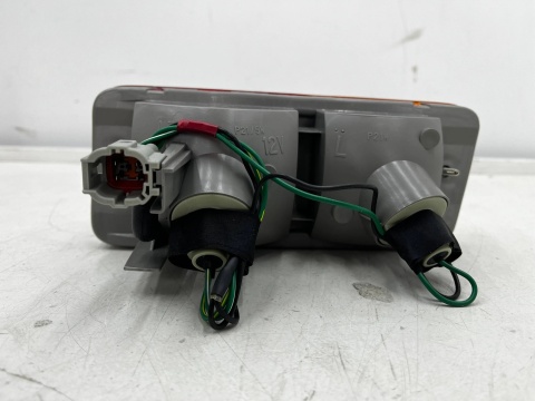 Lampa Nissan Patrol 5 V Y61 91-13r. LEWA tylna przeciwmgielna kierunkowskaz w zderzak halogen oryginalna LEWY tył 26555-vb11b