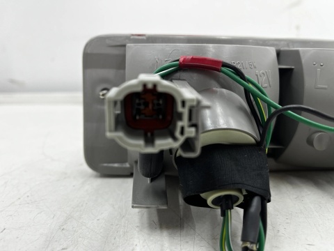 Lampa Nissan Patrol 5 V Y61 91-13r. LEWA tylna przeciwmgielna kierunkowskaz w zderzak halogen oryginalna LEWY tył 26555-vb11b