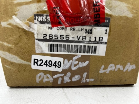 Lampa Nissan Patrol 5 V Y61 91-13r. LEWA tylna przeciwmgielna kierunkowskaz w zderzak halogen oryginalna LEWY tył 26555-vb11b
