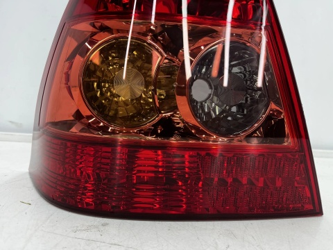Lampa Toyota Corolla IX E12 SEDAN 04-07r. Lift NOWA lewa tylna EU Oryginalna w błotnik lewy tył 81561-02260