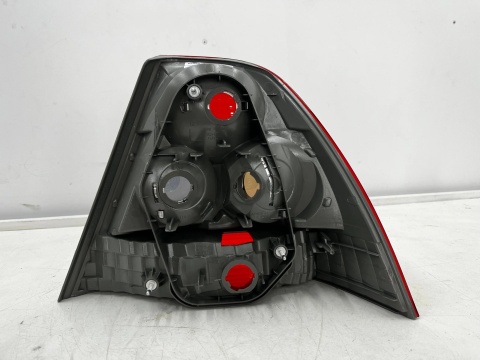Lampa Toyota Corolla IX E12 SEDAN 04-07r. Lift NOWA lewa tylna EU Oryginalna w błotnik lewy tył 81561-02260