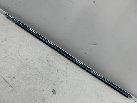 Listwa Toyota Auris 2 II E18 12-18r. NOWA lewa przednia listwa zgarniająca uszczelka zewnętrzna szyby drzwi lewy przód