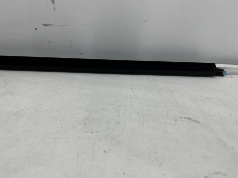 Listwa Toyota Auris 2 II E18 12-18r. NOWA lewa przednia listwa zgarniająca uszczelka zewnętrzna szyby drzwi lewy przód