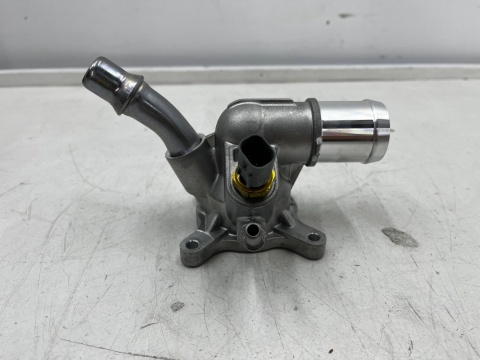 Obudowa termostatu Jeep Renegade Compass Cherokee 15-19r. 2.4L nowy TERMOSTAT 5047861ac