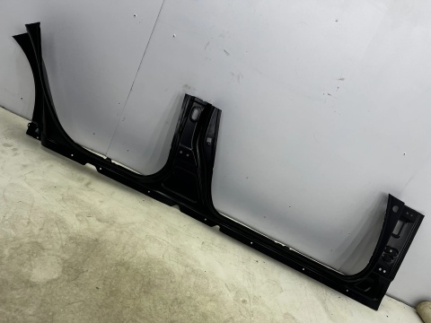 Poszycie Infiniti Q70 13-22r. NOWY lewy próg słupek ćwiartka reperaturka ORYGINALNA G6411-1MAMA