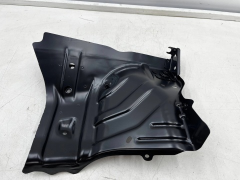 Poszycie Suzuki SX4 S-Cross 13-21r. lewe wzmocnienie podłużnicy kielicha mocowanie skrzynki bezpieczników wspornik 58430-61m00