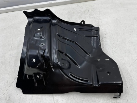 Poszycie Suzuki SX4 S-Cross 13-21r. lewe wzmocnienie podłużnicy kielicha mocowanie skrzynki bezpieczników wspornik 58430-61m00