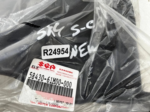 Poszycie Suzuki SX4 S-Cross 13-21r. lewe wzmocnienie podłużnicy kielicha mocowanie skrzynki bezpieczników wspornik 58430-61m00