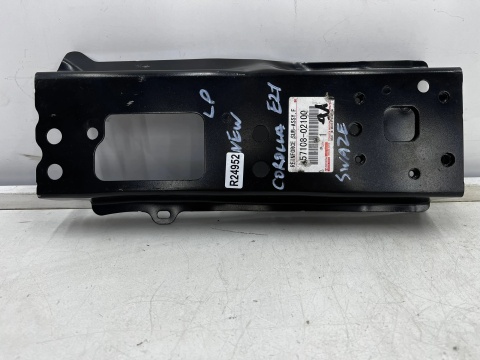 Poszycie Toyota Corolla XII E21 Suzuki Swace 18r.-lewa podłużnica mocowanie belki zderzaka wzmocnienie wspornik 57108-02100