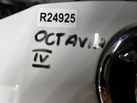 Maska Skoda Octavia 4 IV 19r.- pokrywa silnika 5E3823155