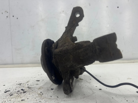 Zwrotnica Opel Zafira B 05-14r. 1.9 CDTI prawy przód piasta