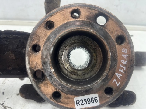 Zwrotnica Opel Zafira B 05-14r. 1.9 CDTI prawy przód piasta