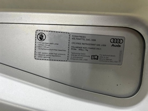 Maska Audi A4 B8 11-15r. Lift pokrywa silnika 8K0010515AK