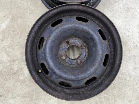 Felgi stalowe Citroen C2 C3 C4 Peugeot 1007 206 307 02-10r. felgi r15 cali 6jx15 ET27 4x108 Komplet