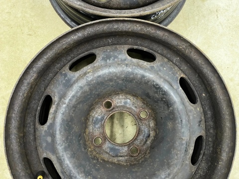 Felgi stalowe Citroen C2 C3 C4 Peugeot 1007 206 307 02-10r. felgi r15 cali 6jx15 ET27 4x108 Komplet