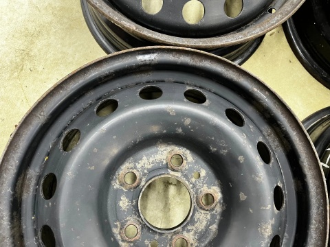 Felgi stalowe Hyundai ix20 Kia Venga 10-19r. 6jx15 ET48 5x114.3 felgi r15 cali Komplet oryginalne 52910-1k000