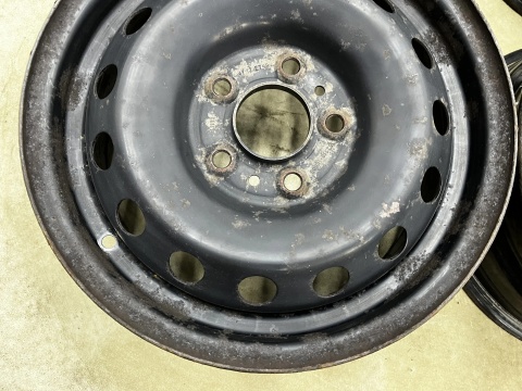 Felgi stalowe Hyundai ix20 Kia Venga 10-19r. 6jx15 ET48 5x114.3 felgi r15 cali Komplet oryginalne 52910-1k000