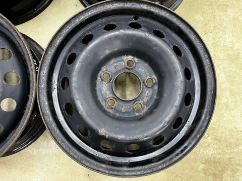 Felgi stalowe Hyundai ix20 Kia Venga 10-19r. 6jx15 ET48 5x114.3 felgi r15 cali Komplet oryginalne 52910-1k000