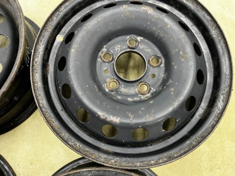 Felgi stalowe Hyundai ix20 Kia Venga 10-19r. 6jx15 ET48 5x114.3 felgi r15 cali Komplet oryginalne 52910-1k000