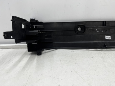 Mocowanie chłodnicy BMW F10 F11 F12 F13 F01 F02 F06 F07 18r- górna pokrywa panel chłodnic pasa przedniego Oryginalne 7804618