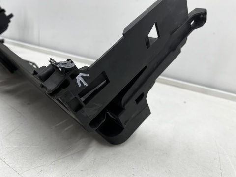 Mocowanie chłodnicy BMW F10 F11 F12 F13 F01 F02 F06 F07 18r- górna pokrywa panel chłodnic pasa przedniego Oryginalne 7804618