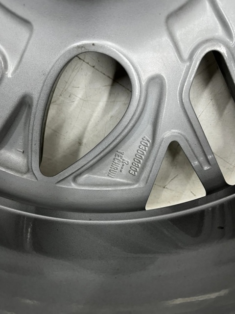 Felga aluminiowa Renault Clio 4 IV Zoe Captur 12-24r. felga r17 cali 7jx17 ET44 4x100 pojedyncza oryginalna 403000803r