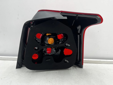 Lampa Toyota Avensis 2 II T25 LIFT 06-09r. HB sedan NOWA lewa tylna EU Oryginalna w błotnik lewy tył 81561-05130