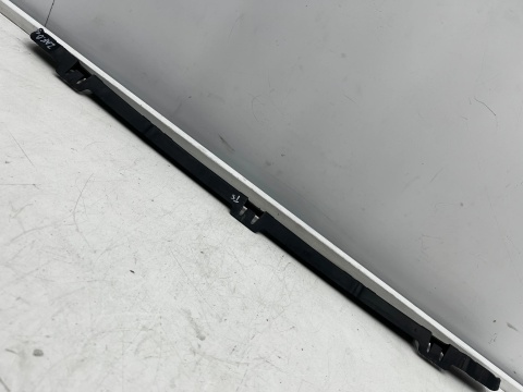 Ślizg Opel Zafira B 05-14r. tylne środkowe mocowanie zderzaka wspornik uchwyt tył ORYGINALNY 13157605