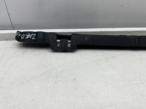 Ślizg Opel Zafira B 05-14r. tylne środkowe mocowanie zderzaka wspornik uchwyt tył ORYGINALNY 13157605