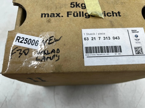 Wkład lampy BMW 3 F30 sedan M3 F80 11-15r. lewa tylna listwa oprawa żarówek lampy błotnika ORYGINALNA lewy tył 7313043