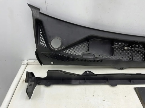 Podszybie Opel Insignia A 08-11r. górne listwa uszczelka KOMPLET Europa