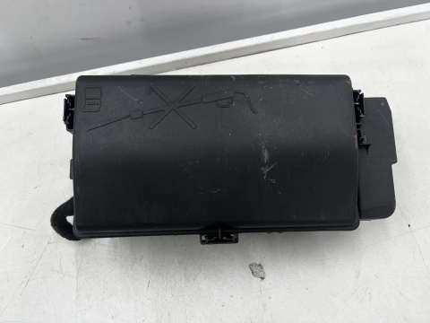Skrzynka bezpieczników Opel Insignia A 08-17r. moduł BSI 13222782