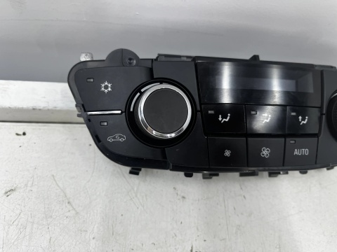 Panel klimatyzacji Opel Insignia A 08-17r. sterowania nawiewem wentylacją 13273097