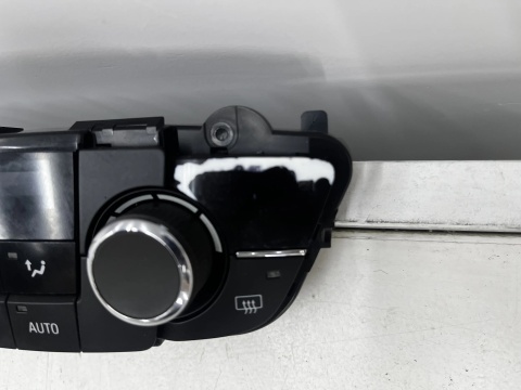 Panel klimatyzacji Opel Insignia A 08-17r. sterowania nawiewem wentylacją 13273097