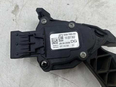 Pedał gazu Opel Insignia A 08-17r. potencjometr gazu czujnik EU 13237352