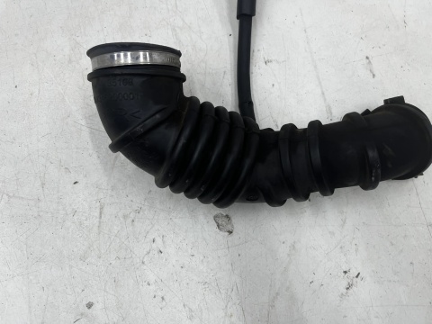 Rura Mitsubishi Colt 6 VI Smart Forfour 1 I 04-12r. 1.1 benzyna dolot przewód powietrza mn135108