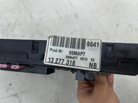 Skrzynka bezpieczników Opel Insignia A 08-17r. moduł BSI 13277318