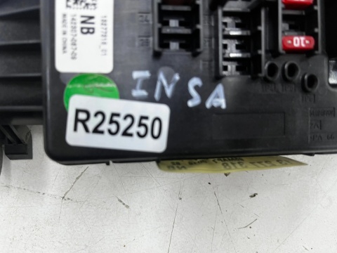 Skrzynka bezpieczników Opel Insignia A 08-17r. moduł BSI 13277318